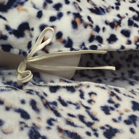 Soma Leopard Print Women's Robe - Picture 4 of 11